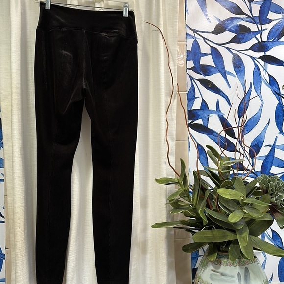 Women’s White House Black Market Scuba Knit Black Runway Leggings Size 6 - Picture 6 of 9